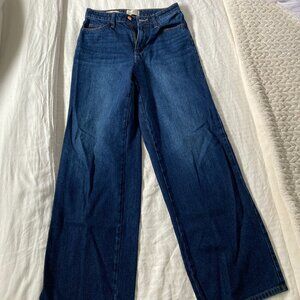 LIKE NEW Universal Thread wide-leg jeans, size 4. Dark wash